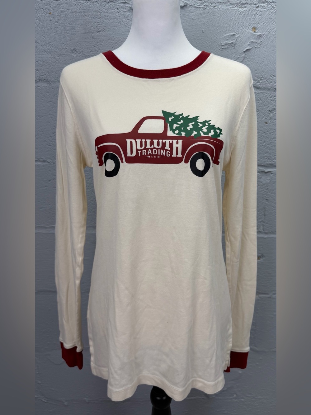 Duluth Trading Women's Truck Carrying Tree Graphic Long Sleeve Sleep Top Sz Med